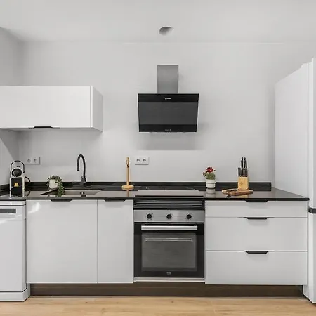 Serene Urban Retreat With Ac And Wifi Daire Alicante