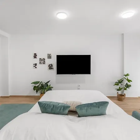 Serene Urban Retreat With Ac And Wifi Daire Alicante
