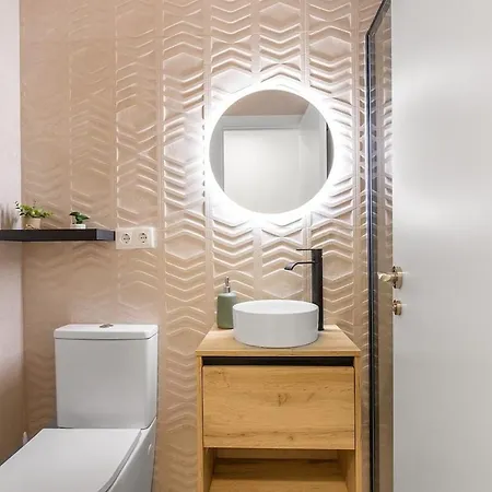 Serene Urban Retreat With Ac And Wifi Daire