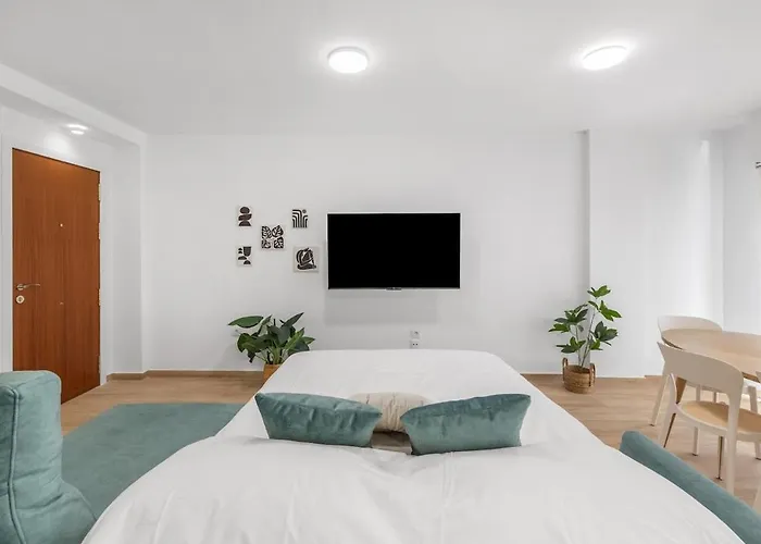 Serene Urban Retreat With Ac And Wifi Apartmán Alicante