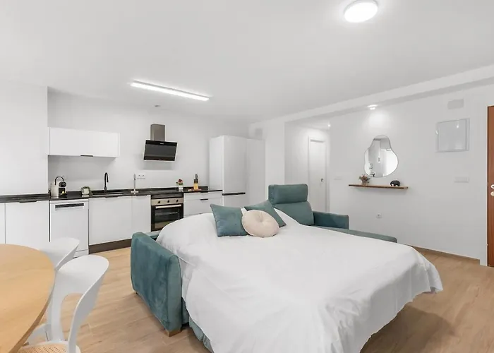 Serene Urban Retreat With Ac And Wifi Apartmán